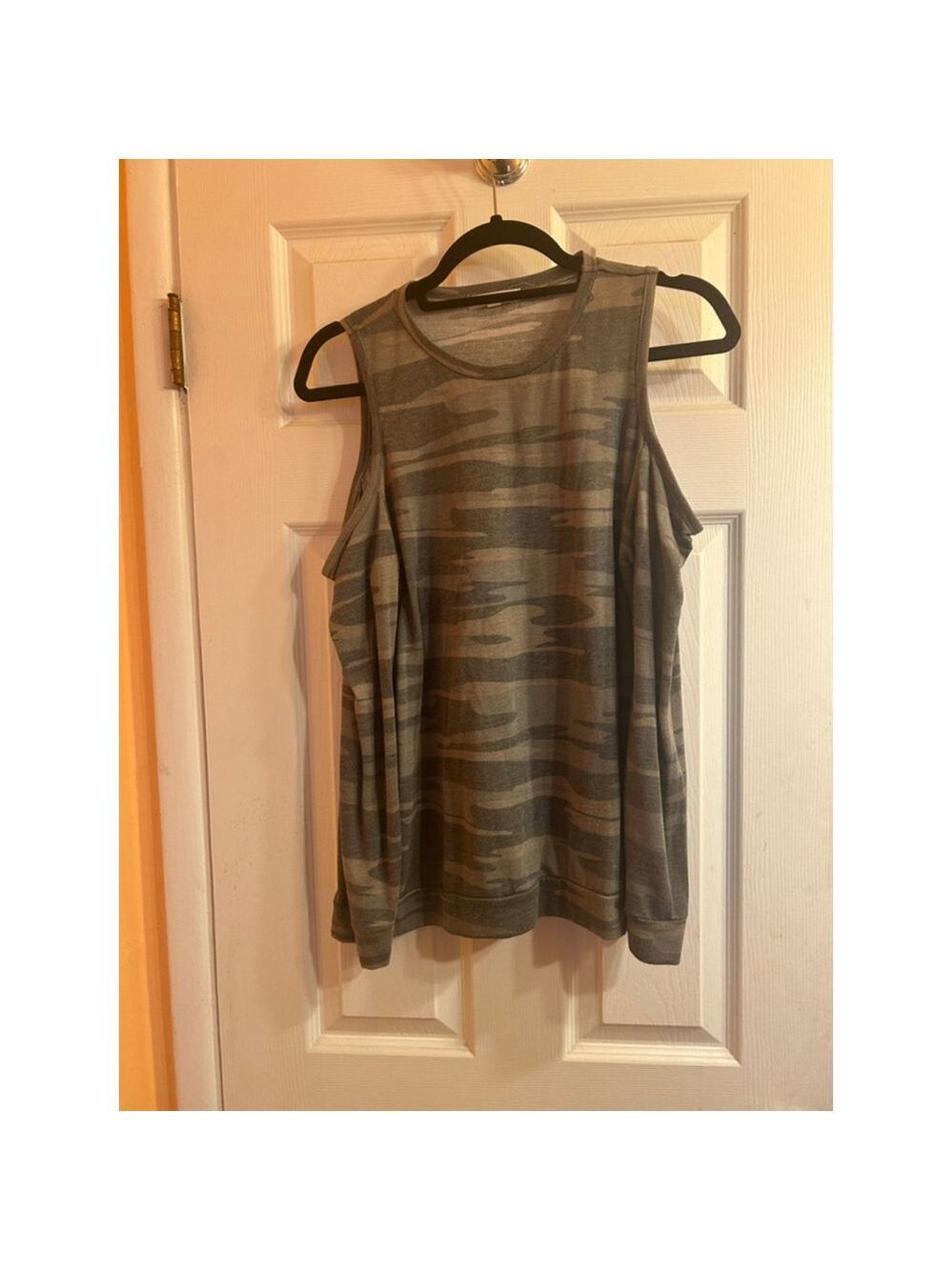 Women's SOCIALITE Camo Cold Shoulder Tank Top M Green Brown